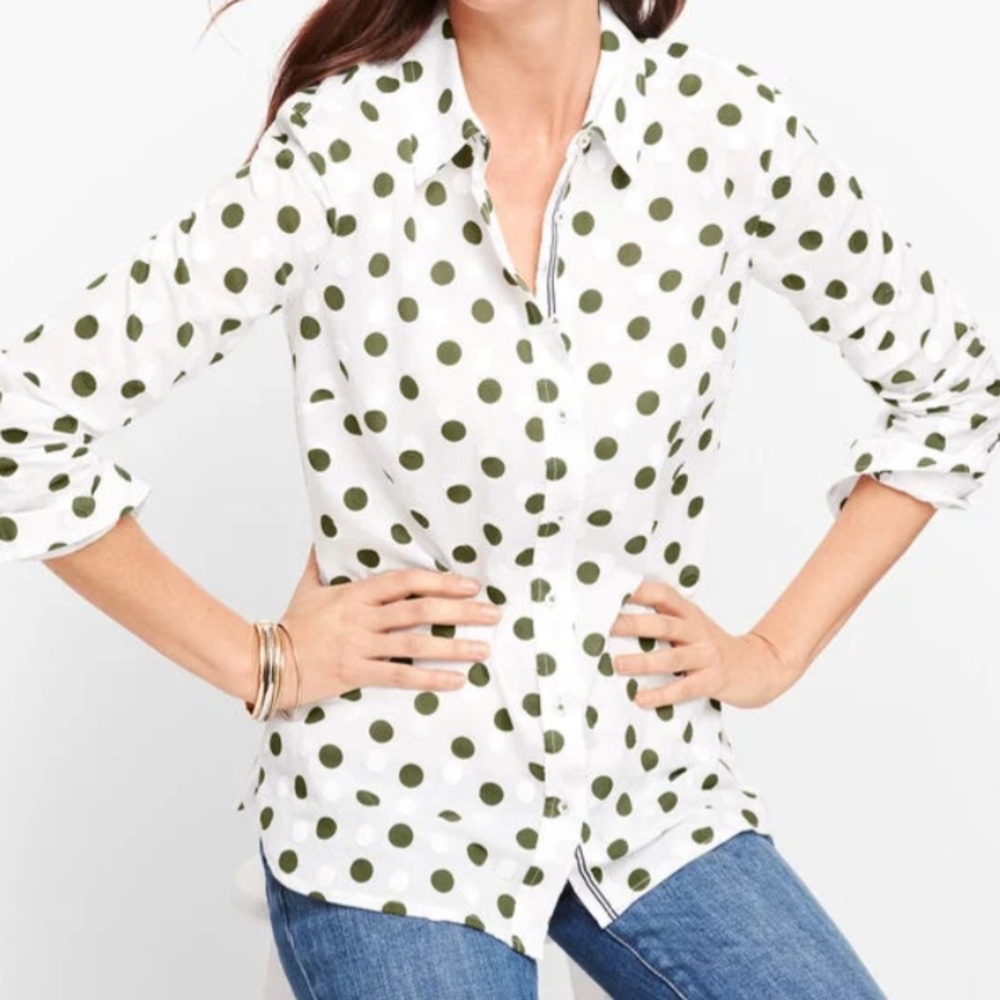 Light classic cotton shirt.